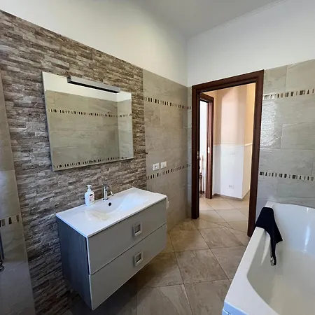 5 Min From Bus Stop-free Parking Apartamento