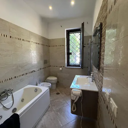 5 Min From Bus Stop-free Parking Apartamento