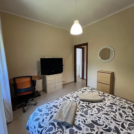 5 Min From Bus Stop-free Parking Apartamento Roma