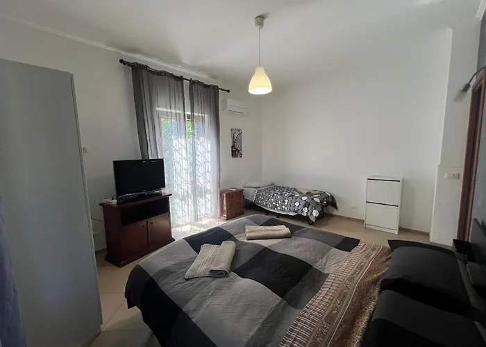 Lägenhet Free Parking - 5 Min From Bus Stop - Excellent *